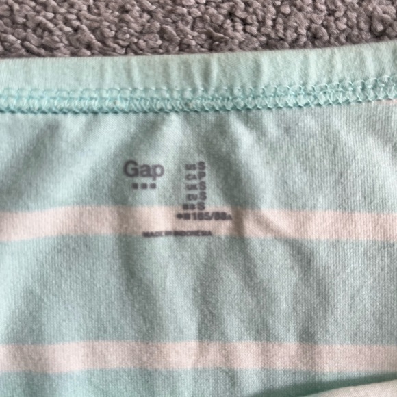 Gap off the shoulder 3/4 sleeve size small - Picture 2 of 3